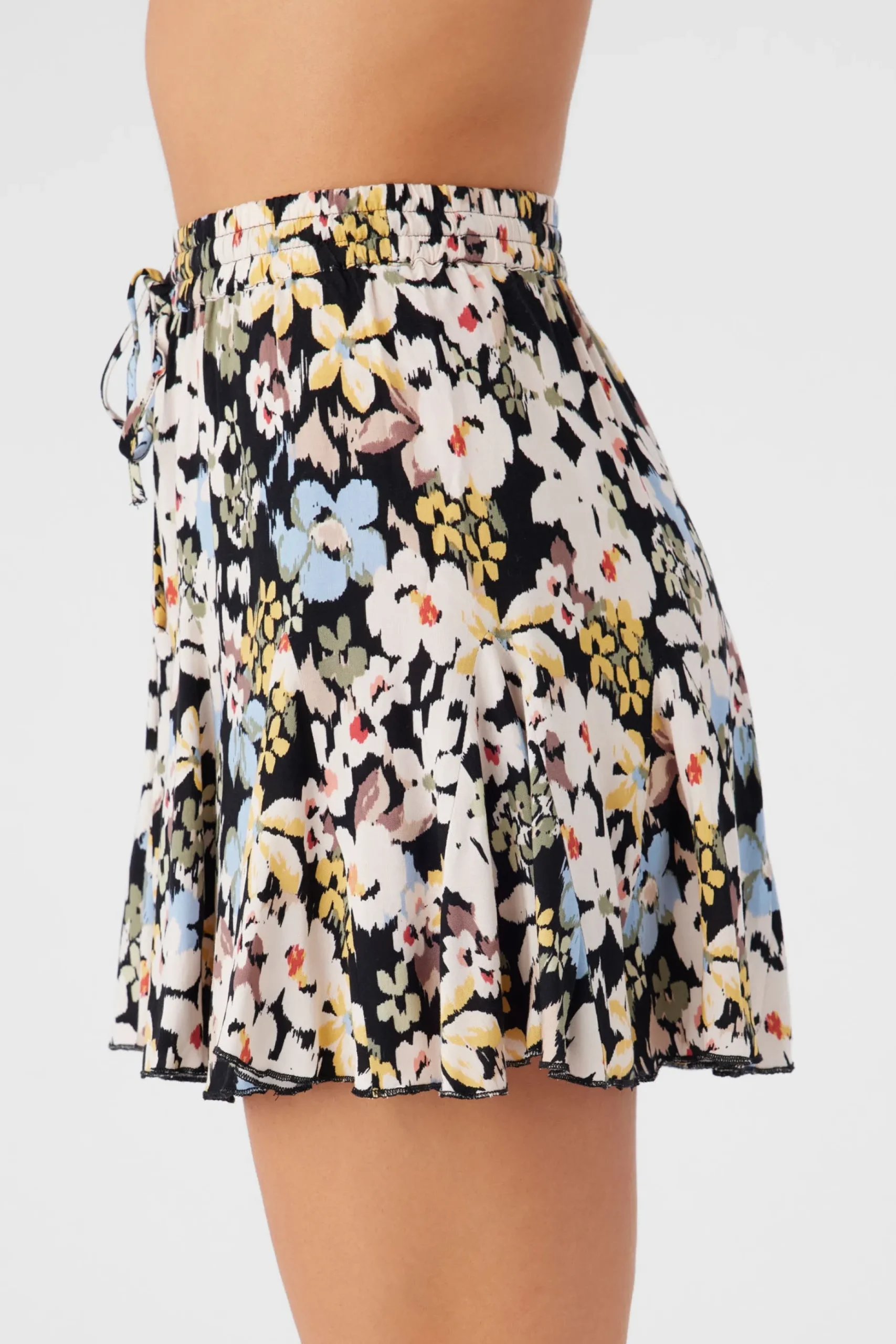 BENNIE CAMDEN FLORAL FLOWY SHORTS