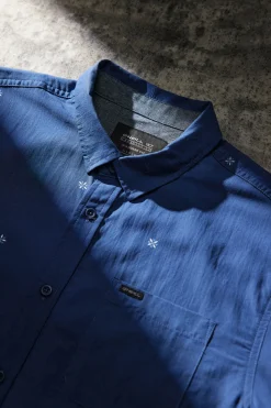 EAST CLIFF HIDEAWAY STANDARD FIT SHIRT
