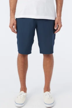 RESERVE SOLID 21" HYBRID SHORTS