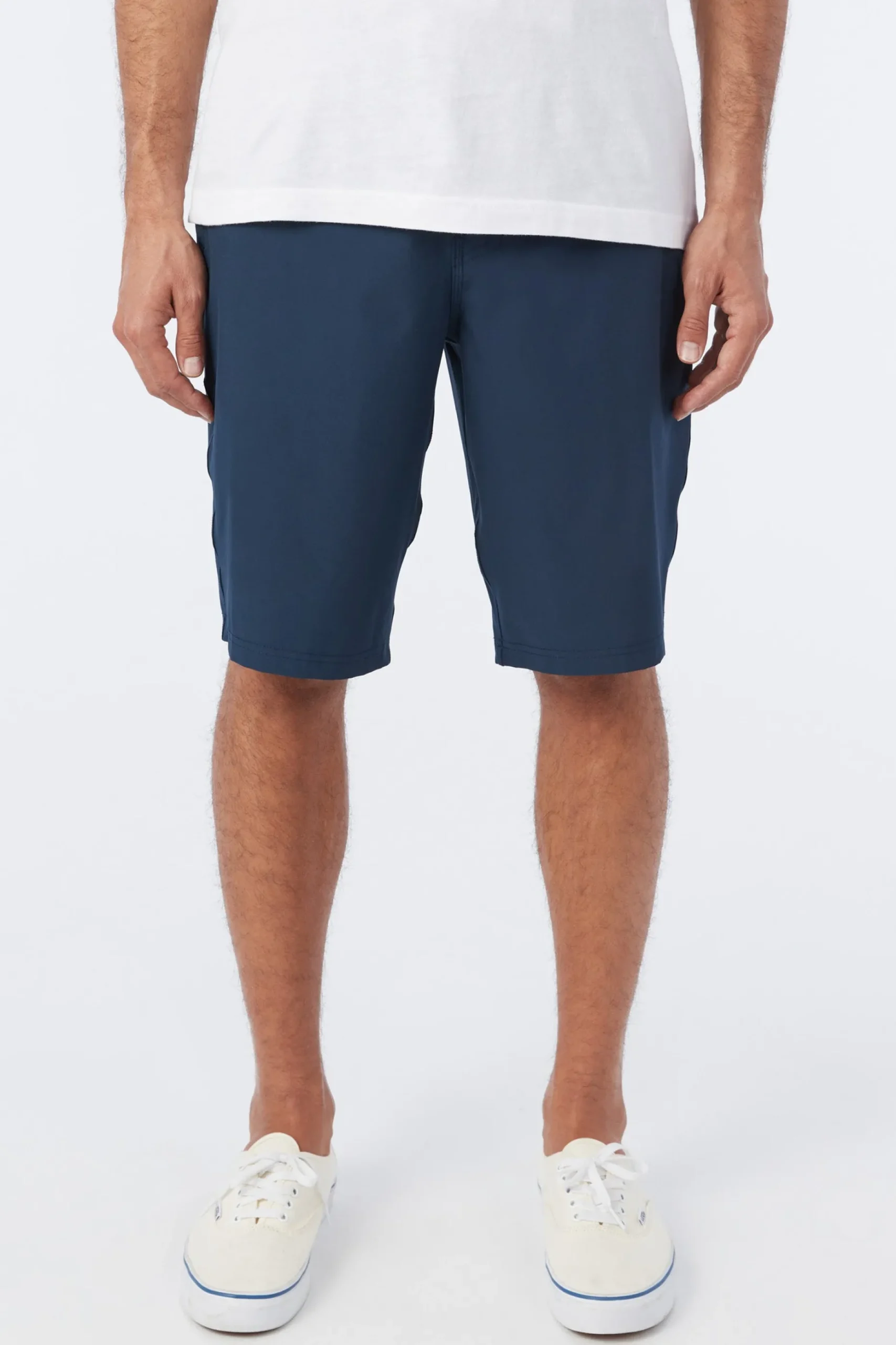 RESERVE SOLID 21" HYBRID SHORTS